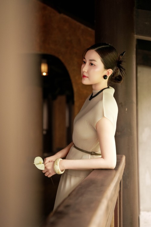 Sixdo Cream Pleated Woven Loose Skirt